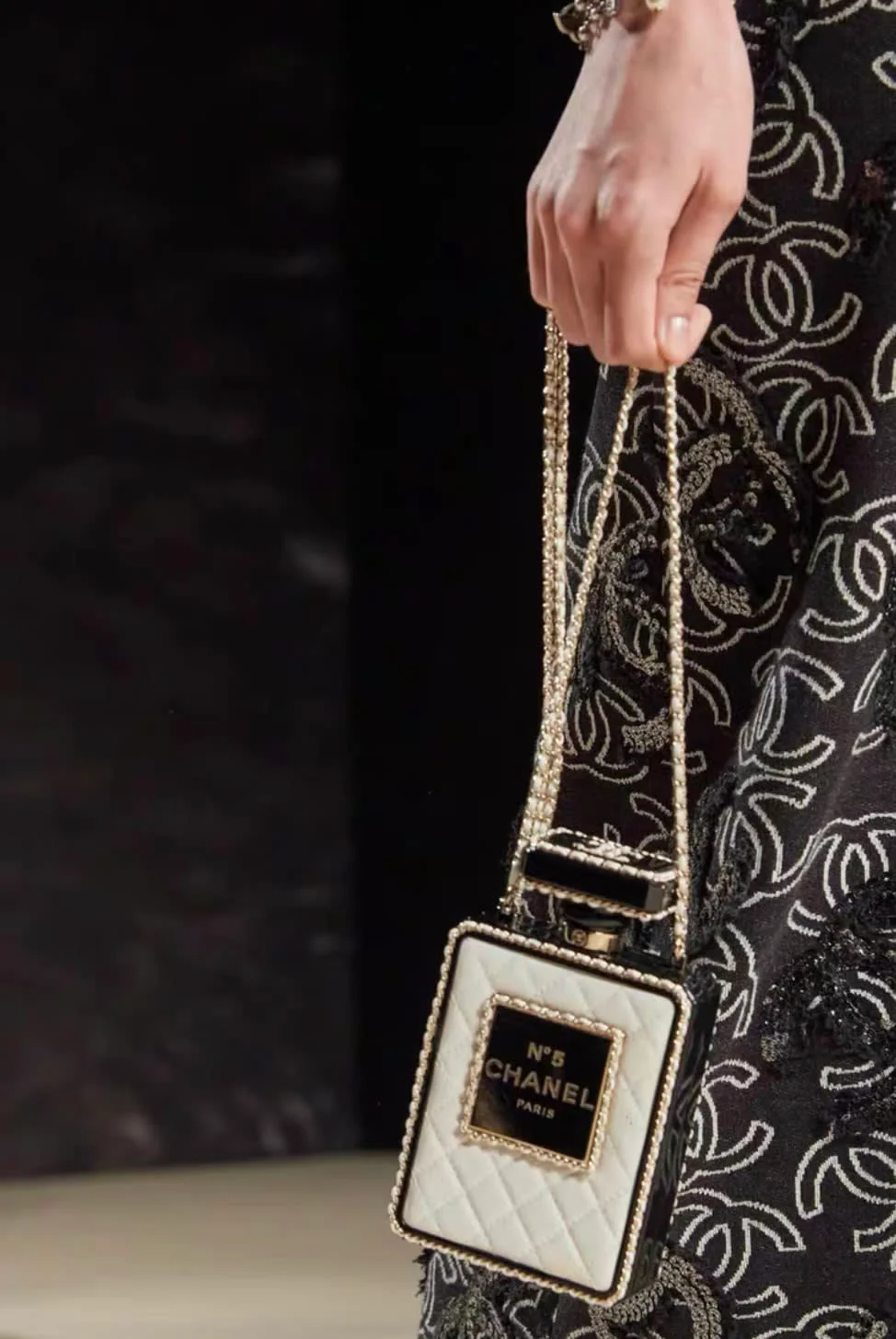 Chanel 22S limited edition perfume bottle evening bag - Image 3