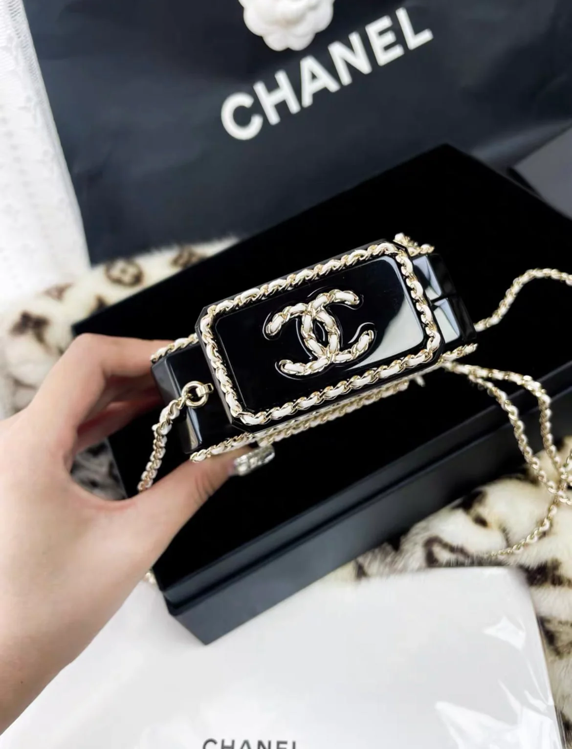 Chanel 22S limited edition perfume bottle evening bag - Image 5