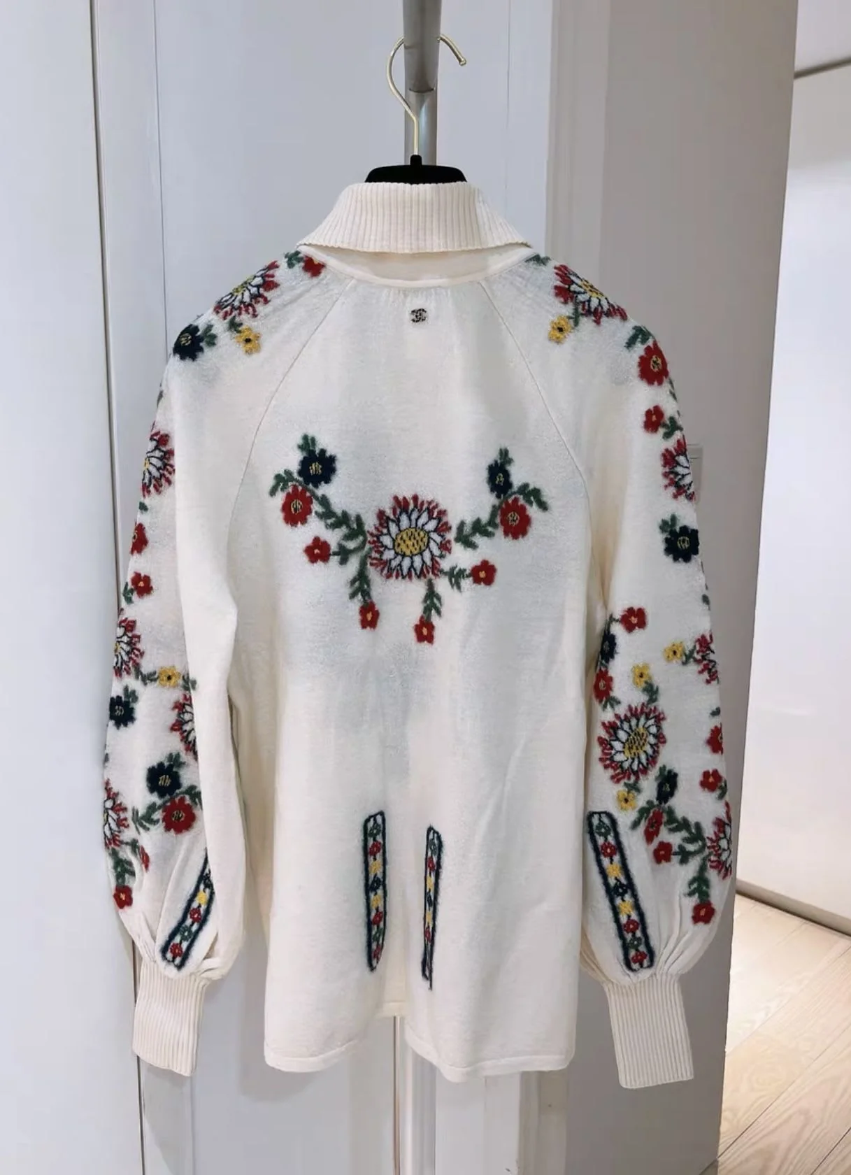 Chanel Salzburg catwalk crochet sweater - Image 4