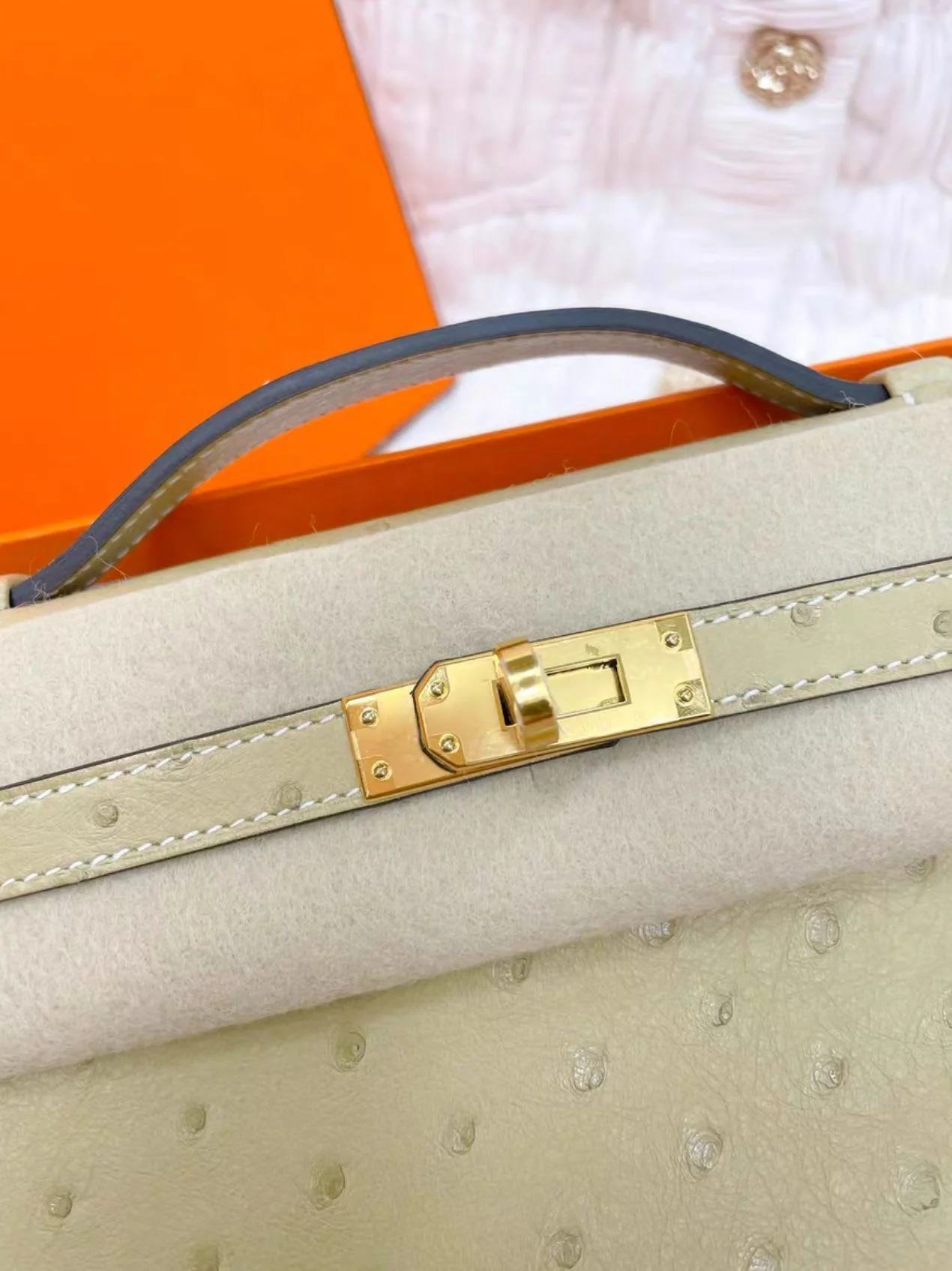 Hermes kelly Pochette ostrich leather gold hardware - Image 3