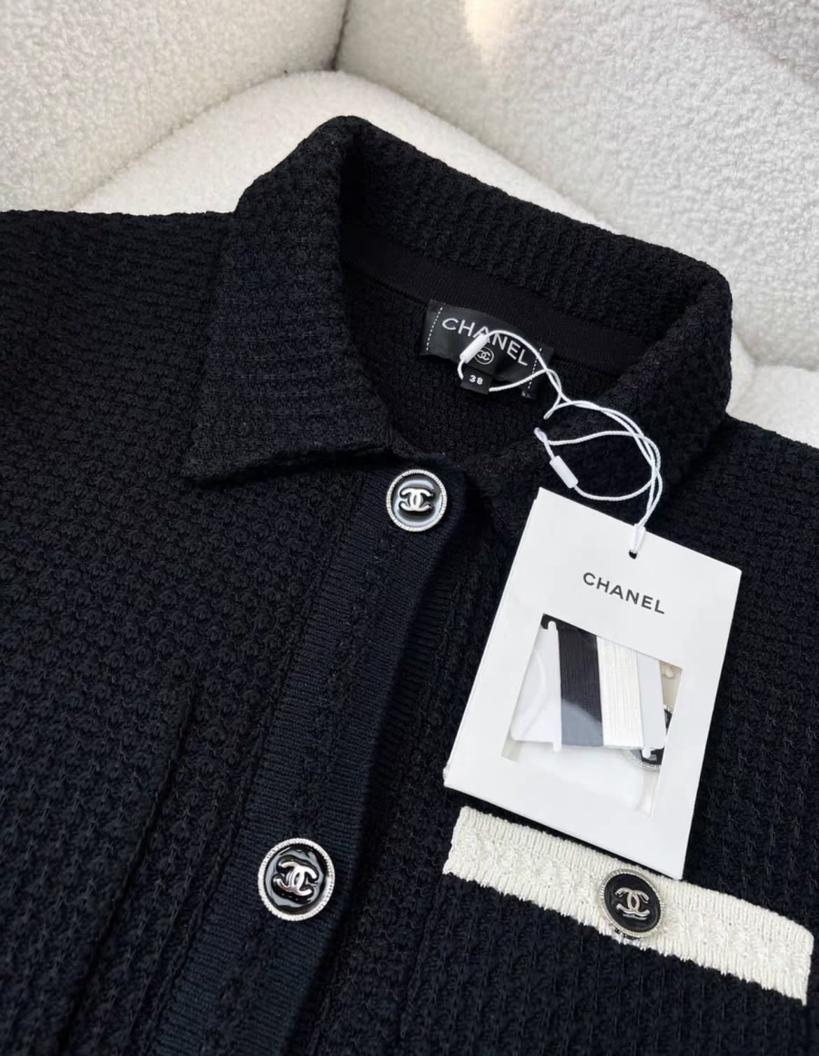 Chanel 24P black white edge knitted cardigan - Image 5