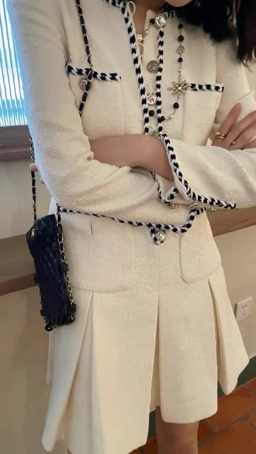 Chanel 21S four pocket off-white dress - Image 4